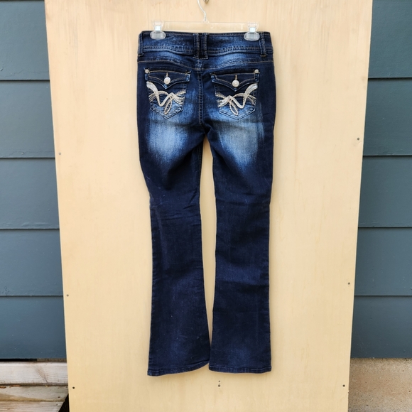NWOT Wallflower Dark Wash Boot Cut Stretch Distressed Jeans - Size 7 - Picture 8 of 12